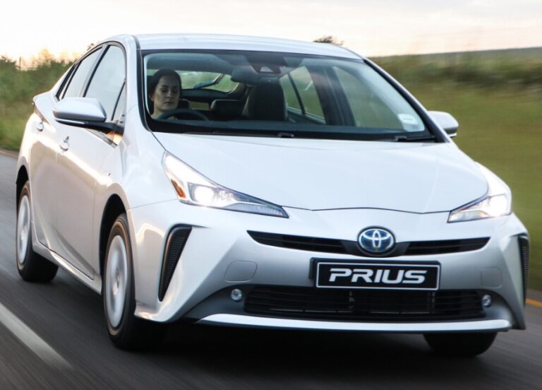 2025 Toyota Prius v Pictures